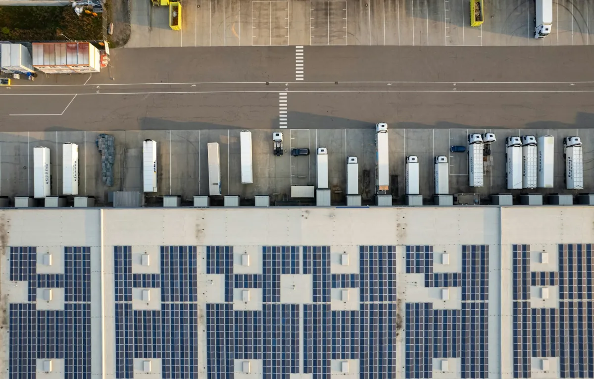 Logística y transporte: en qué se diferencian y qué normas aplican